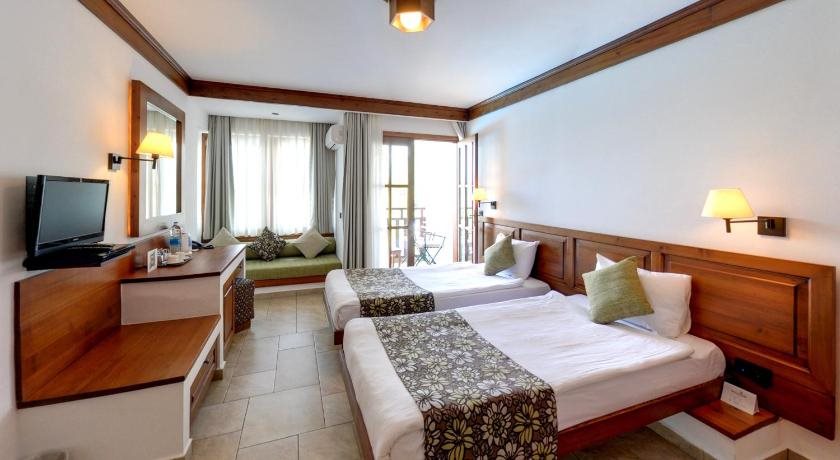 Montana Pine Resort Hotel