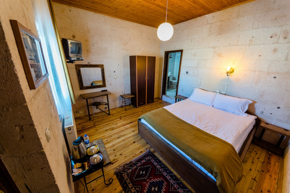 Elite Cave Suites