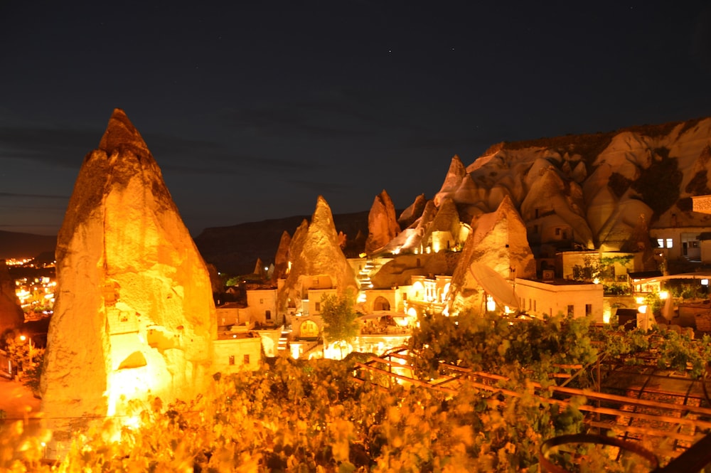 Elite Cave Suites