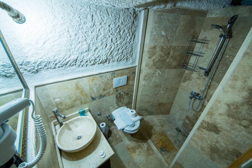 Elite Cave Suites