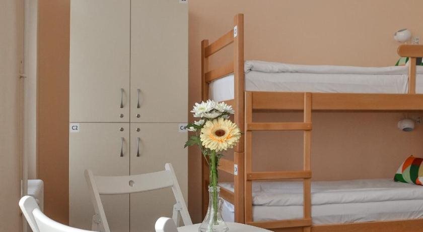 Roommates Hostel