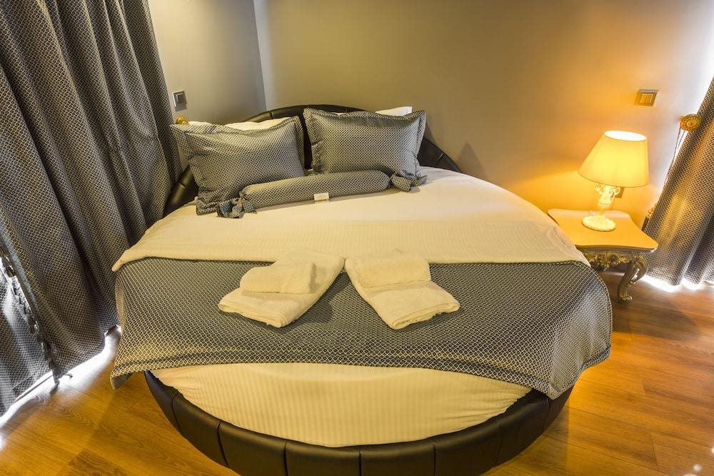 Real King Suit Otel