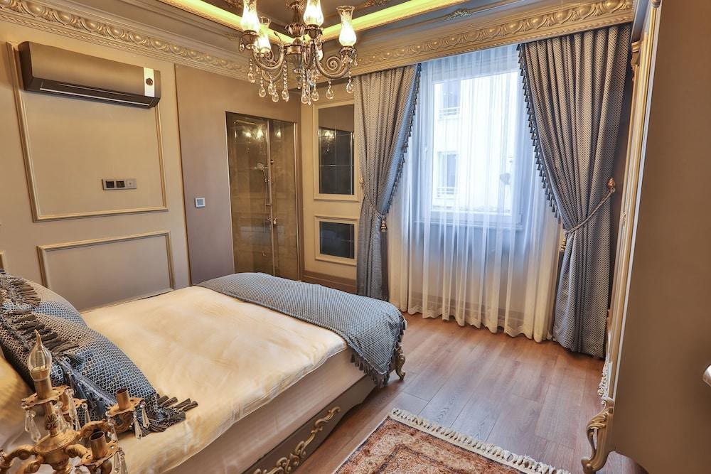 Real King Suit Otel