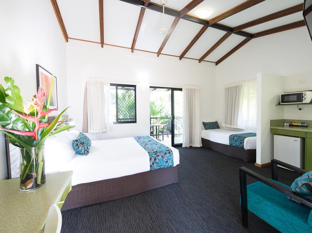 Palms City Resort