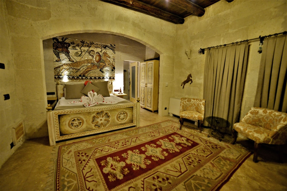 Caftan Cave Suites