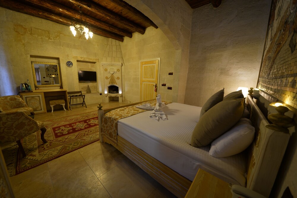 Caftan Cave Suites