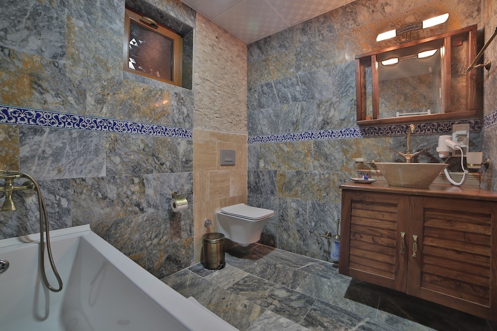 Caravanserai Inn Hotel