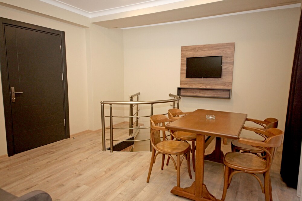 Taksim Corner Suite