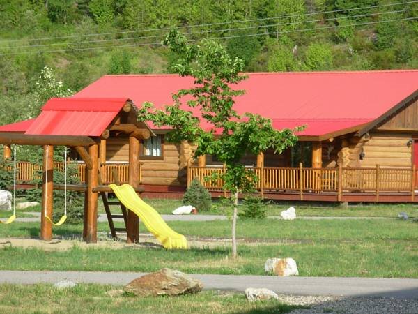 Glacier House Resort