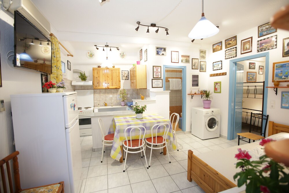 Kontaratos Houses Studios & Apartments