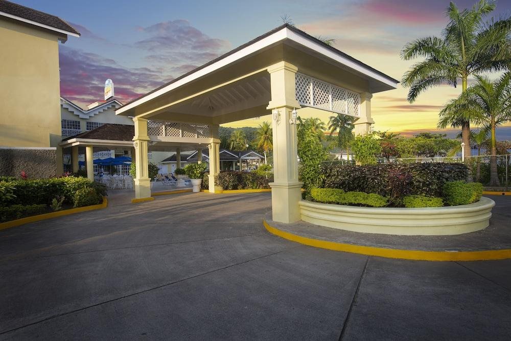 Rooms On The Beach - Ocho Rios