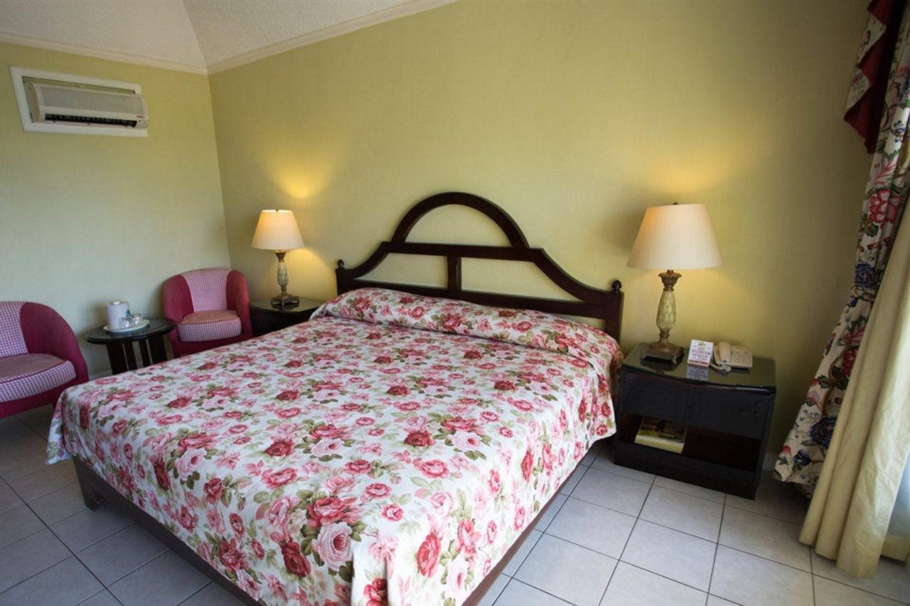 Rooms On The Beach - Ocho Rios