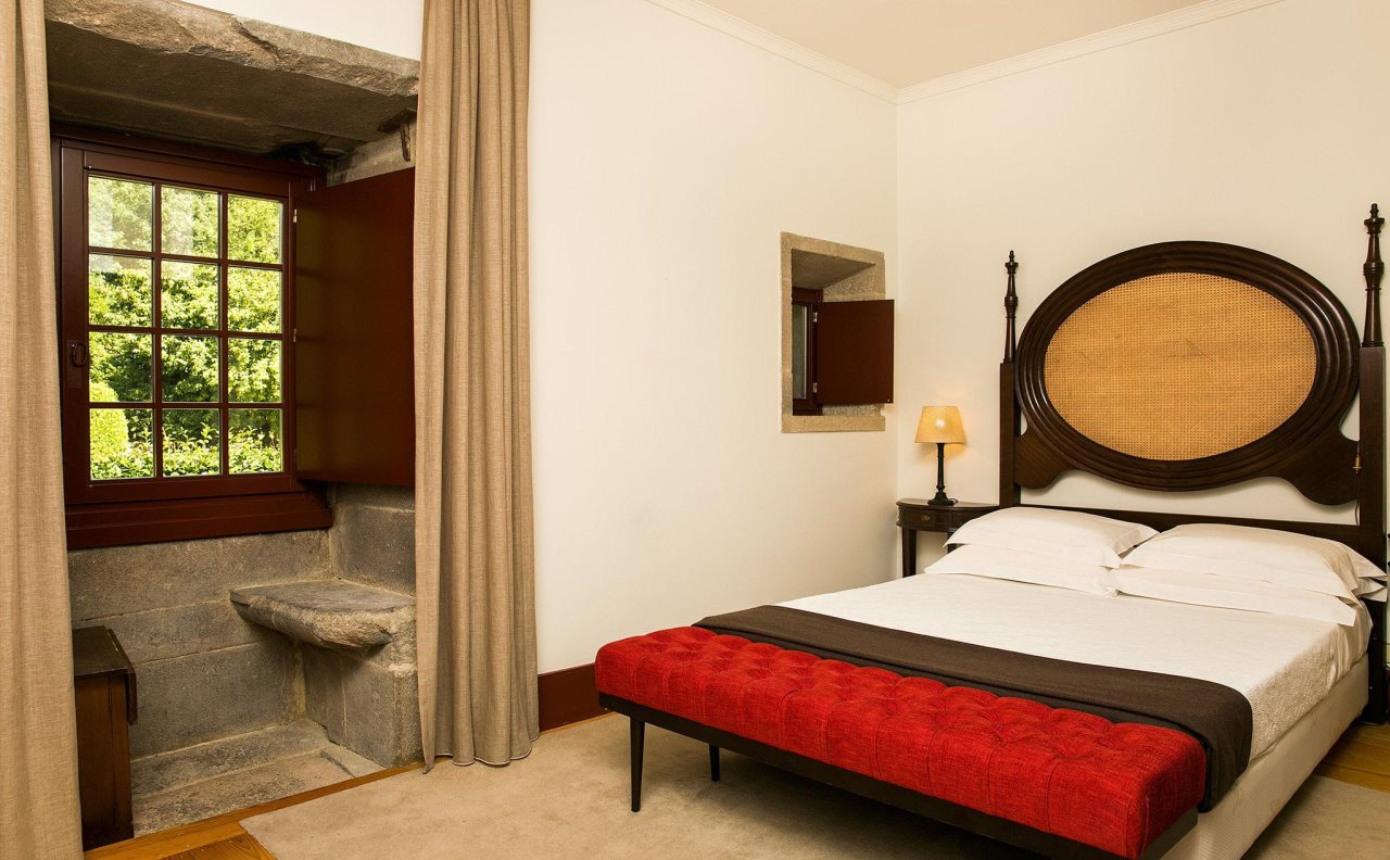 Pousada Mosteiro Guimarães; Monument Hotel & SLH