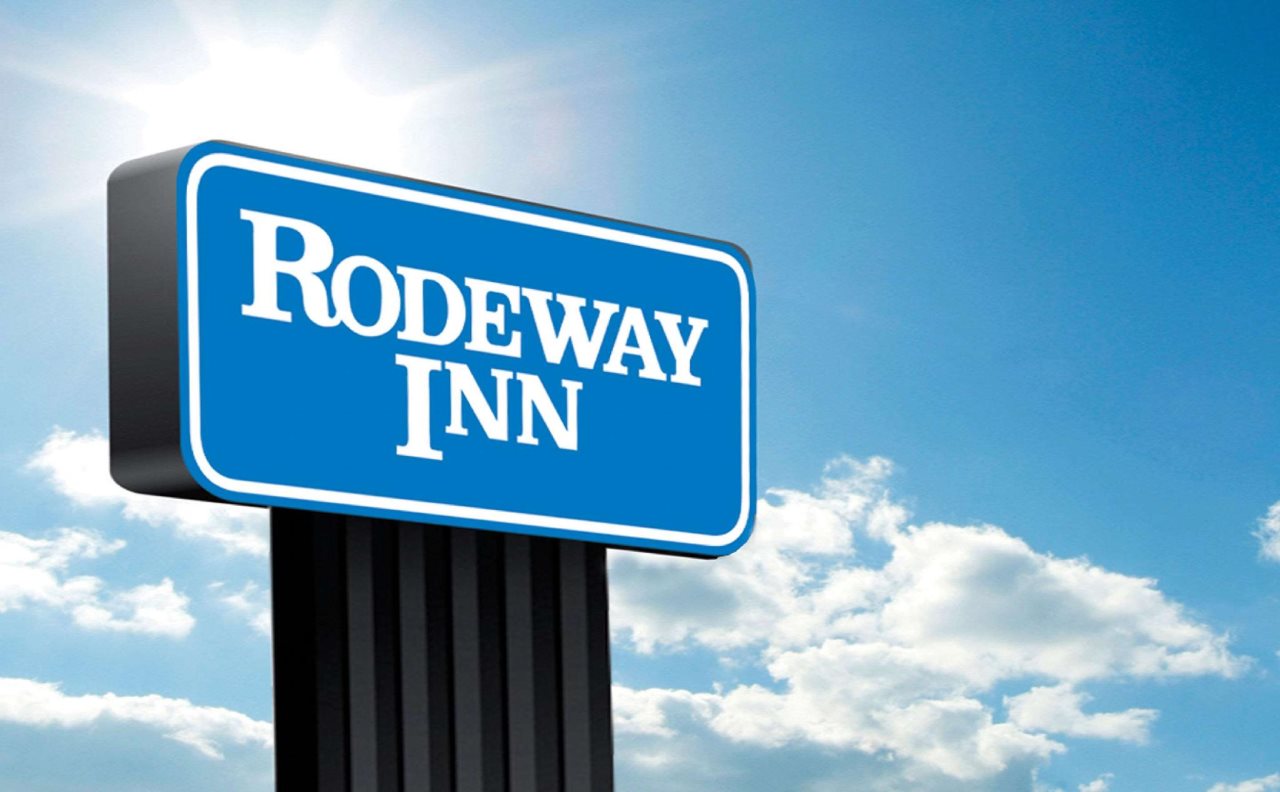 Days Inn & Suites by Wyndham Charleston Airport West