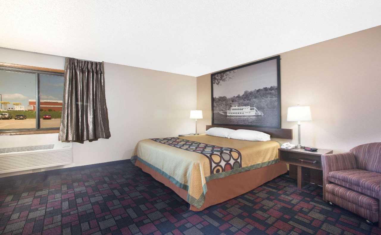 Super 8 by Wyndham Boonville