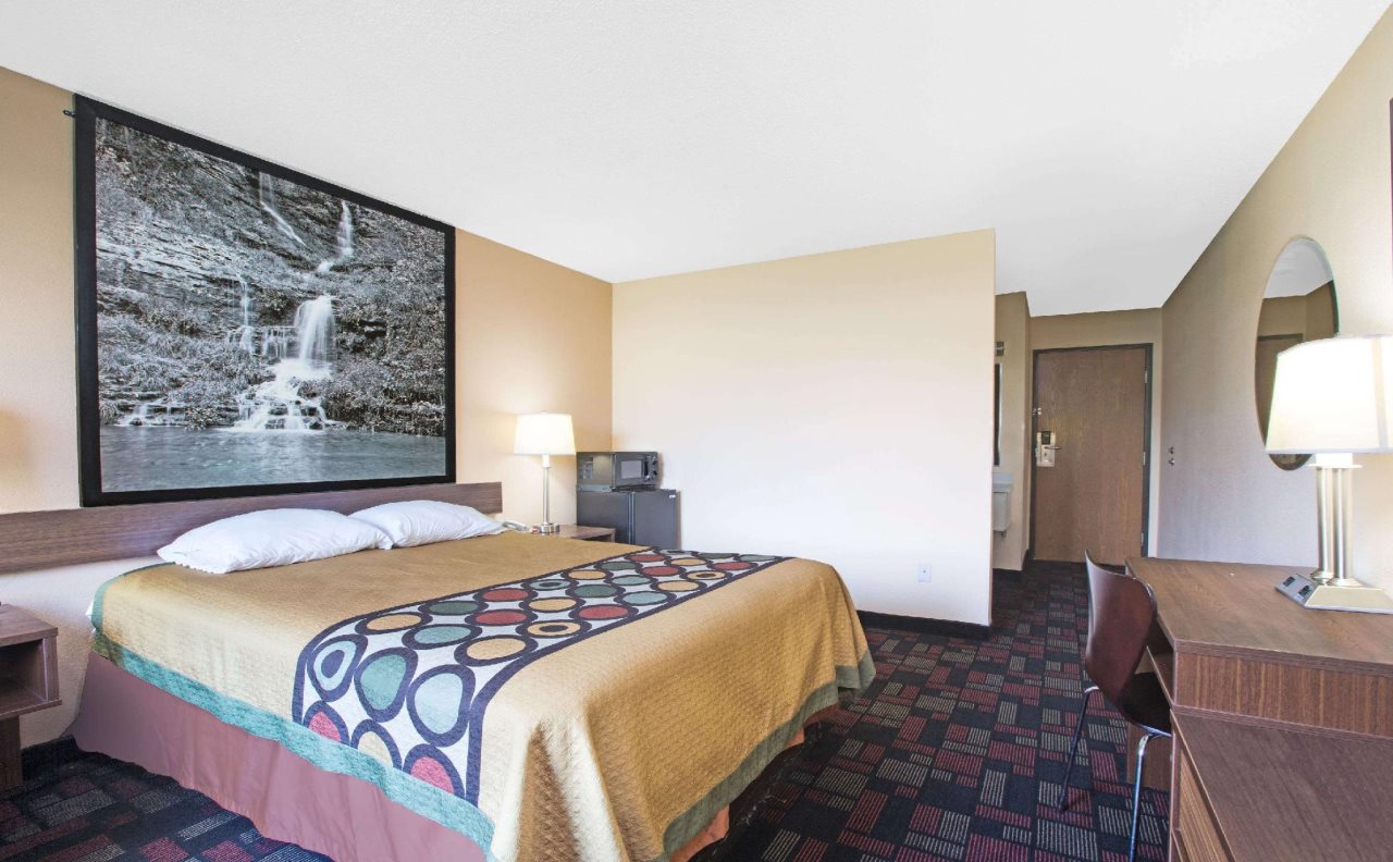 Super 8 by Wyndham Boonville