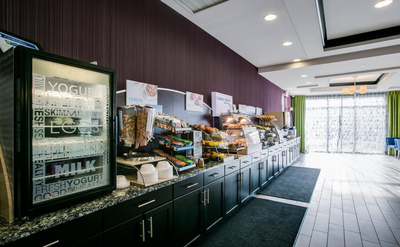 Holiday Inn Express Hotel & Suites Charleston Arpt-Conv Ctr Area
