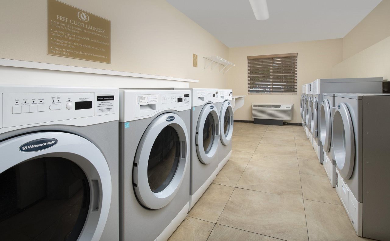 Candlewood Suites Charleston - Northwoods