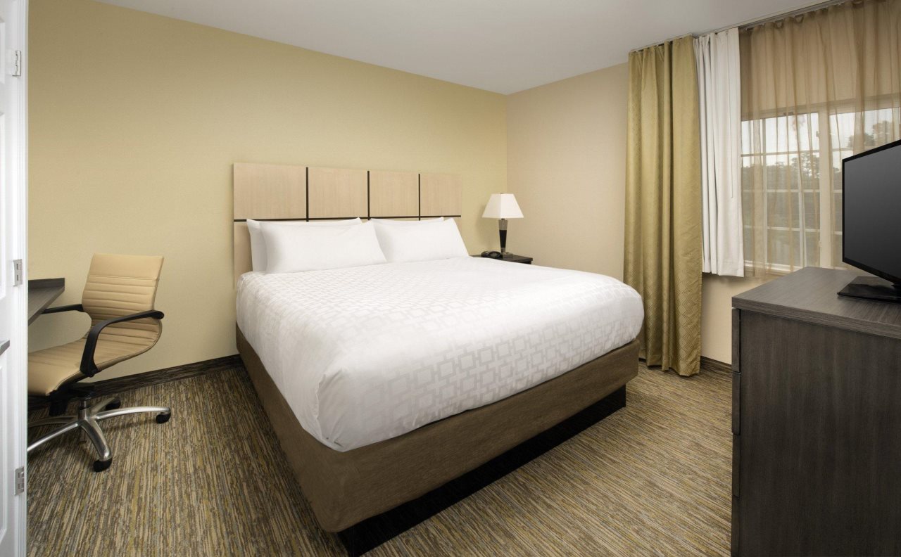 Candlewood Suites Charleston - Northwoods