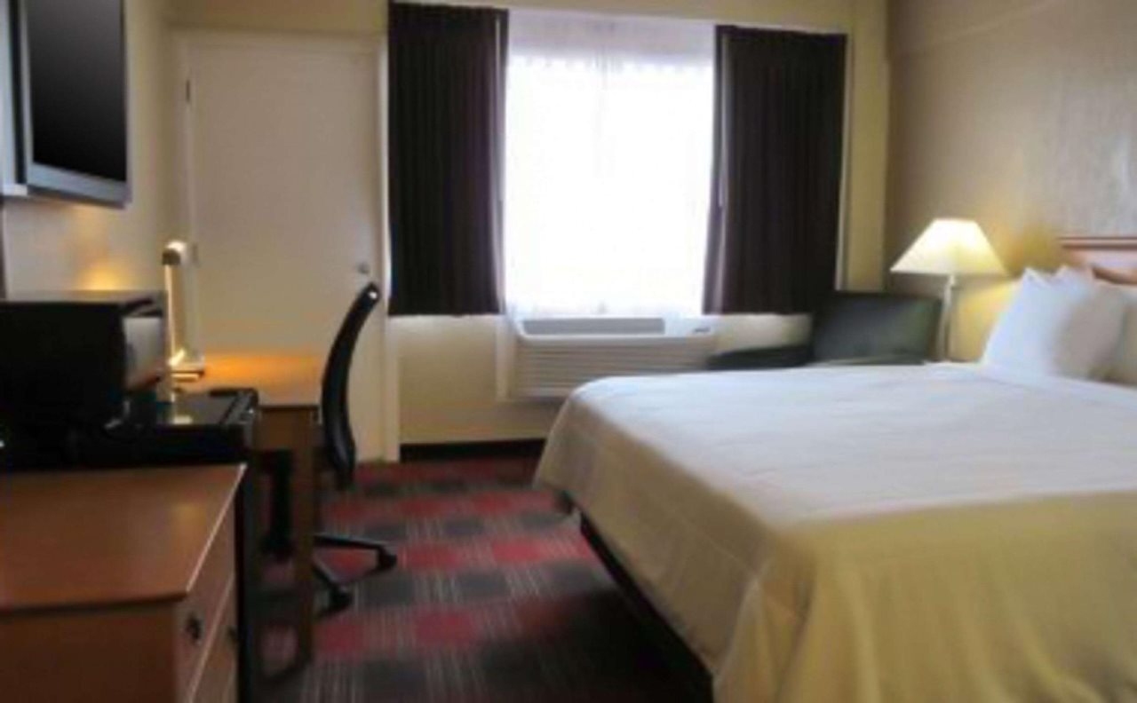 Quality Inn & Suites Airport