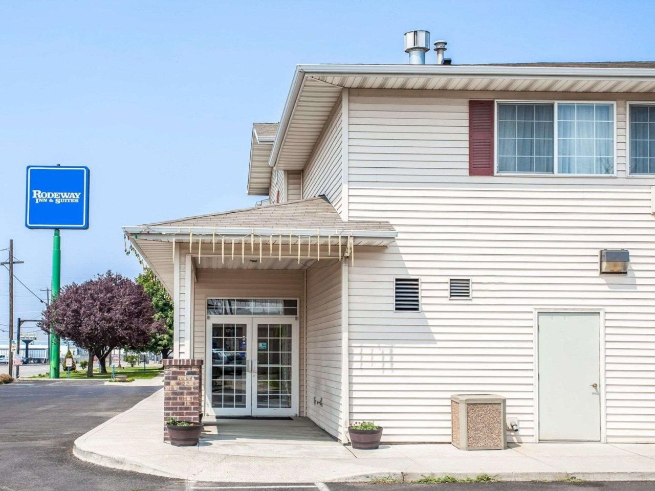 Rodeway Inn & Suites