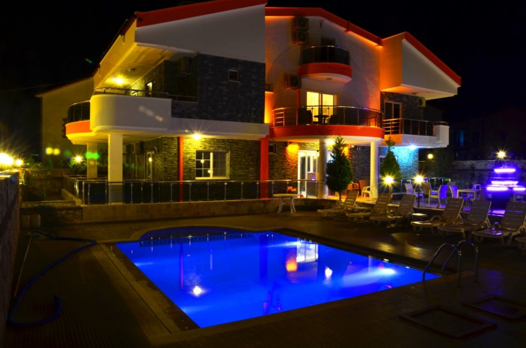 Rose Garden Boutique Hotel