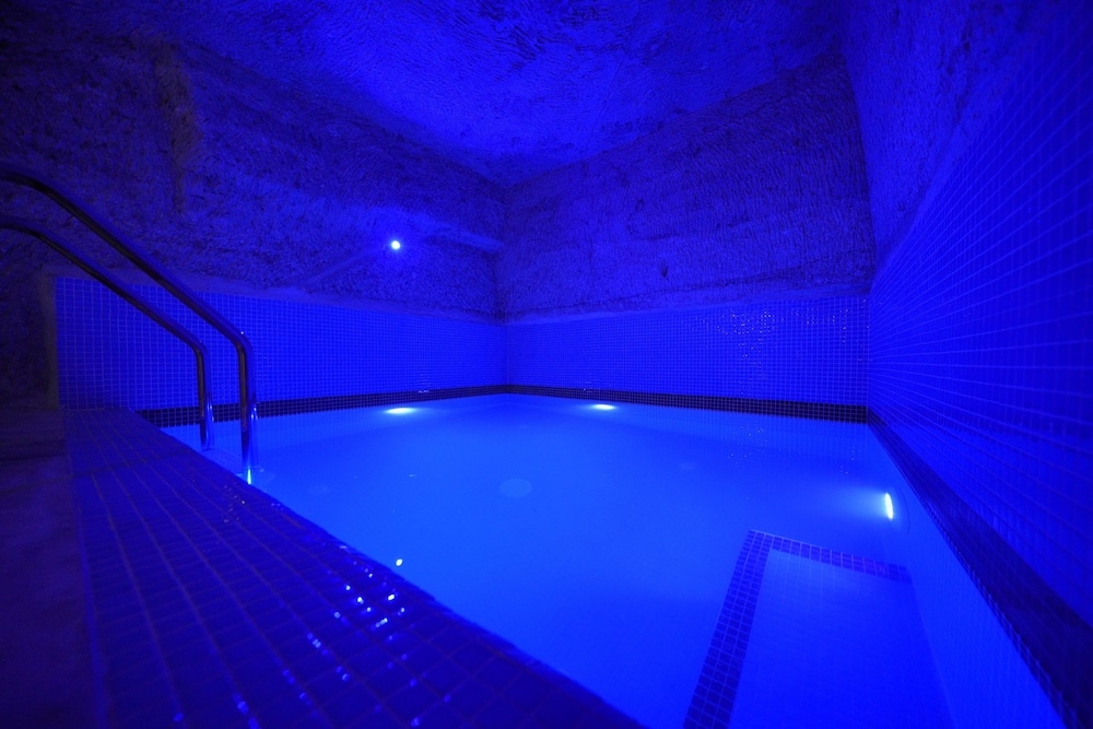 Travel Inn Cave Hotel