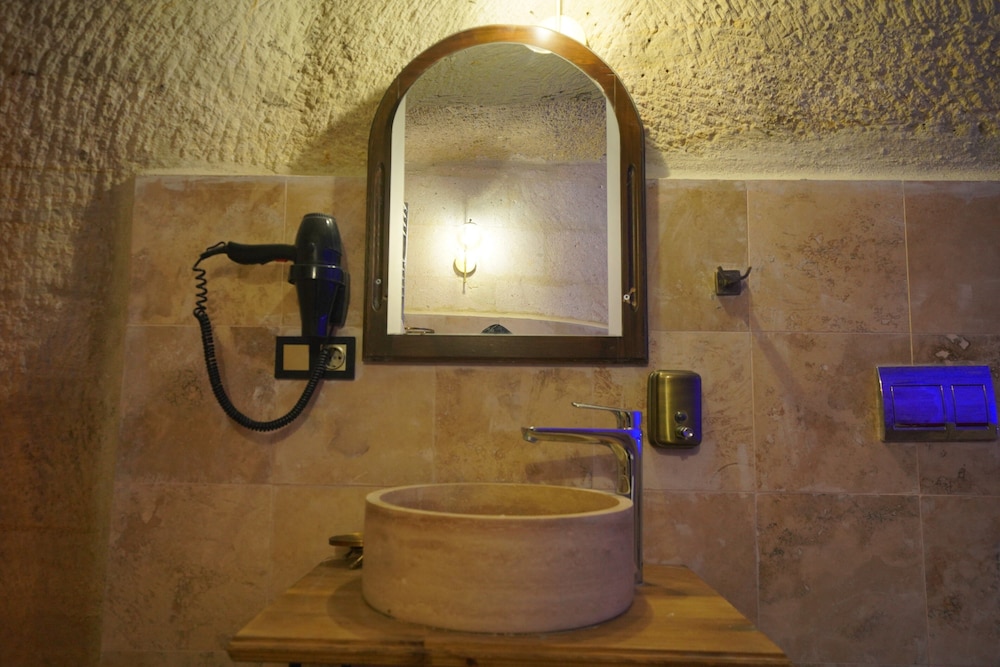 Travel Inn Cave Hotel