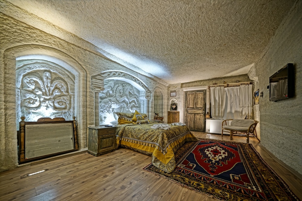Kayatas Cave Suites Hotel