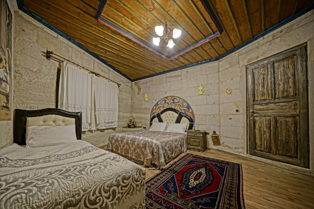Kayatas Cave Suites Hotel
