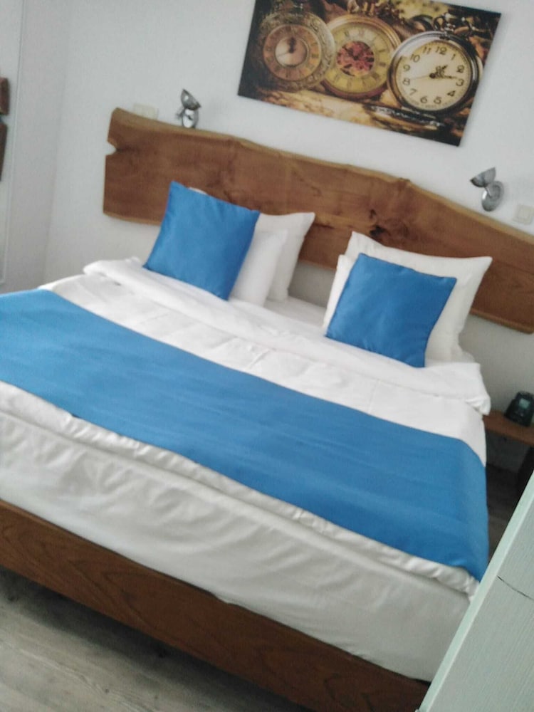 Rebetiko Hotel