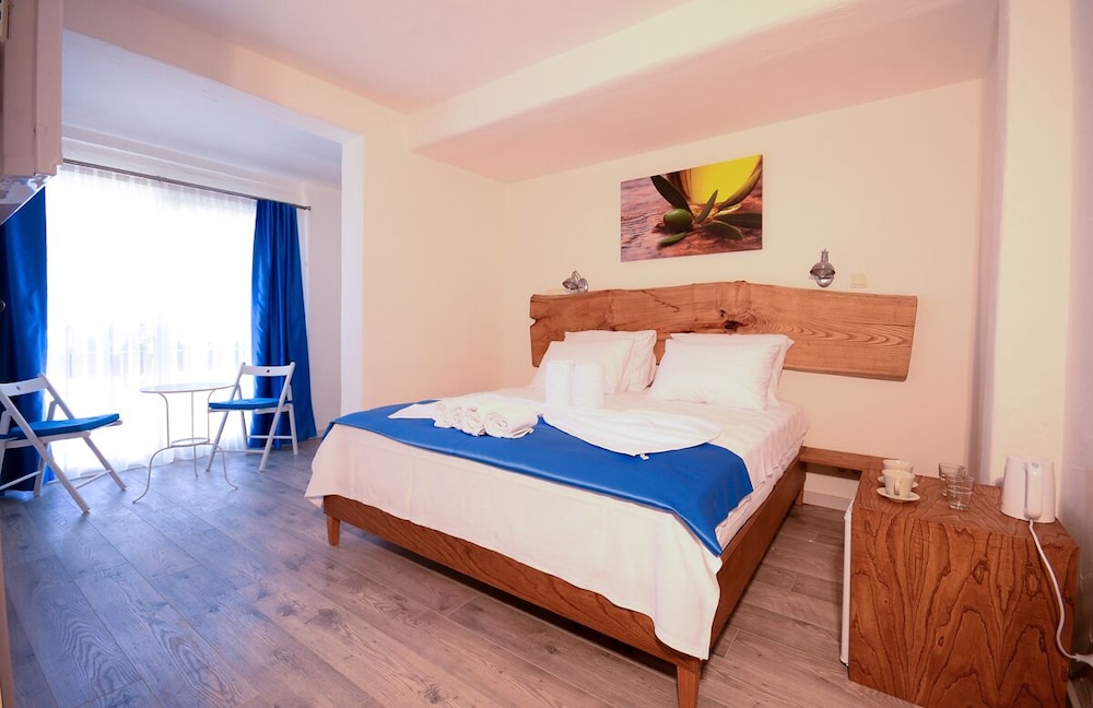 Rebetiko Hotel