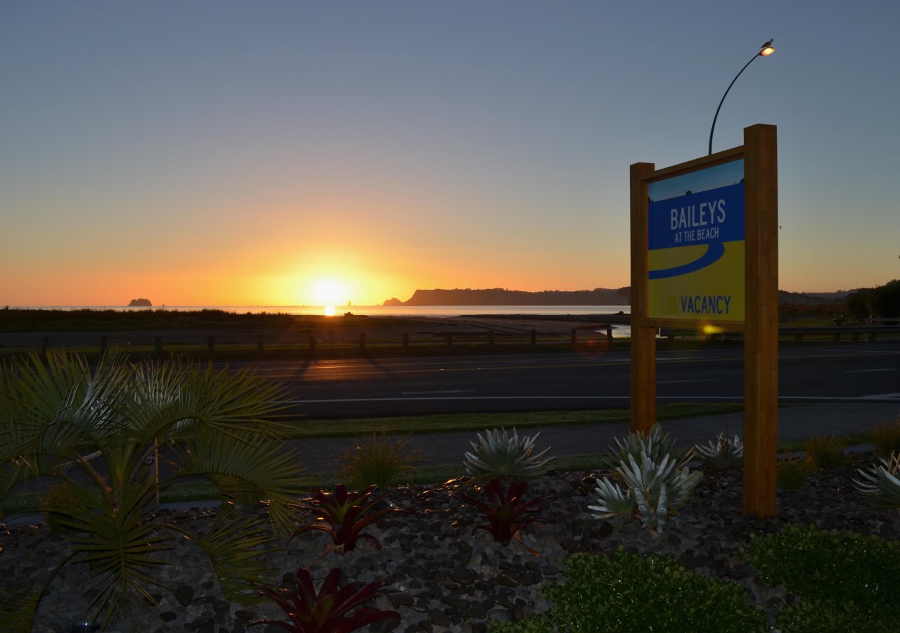 Bailey`s At The Beach Motel