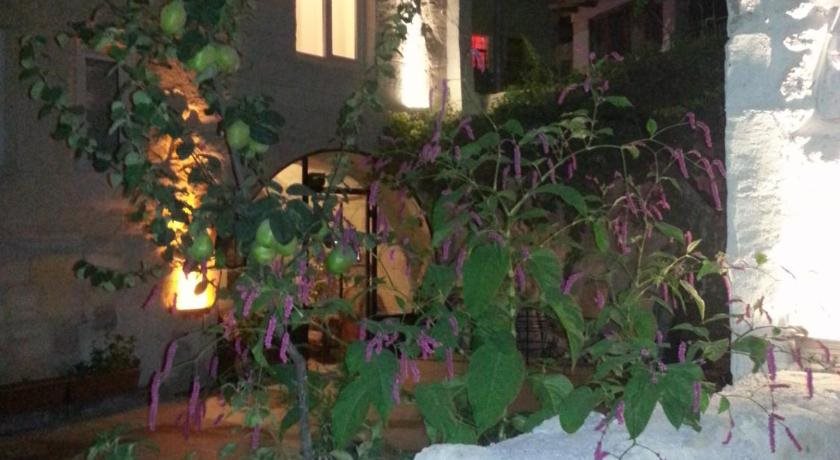 Whisper Cave Guest House