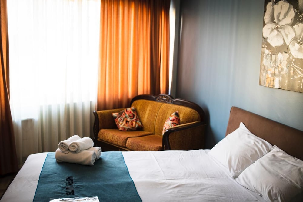 Puffin Suites & Rooms