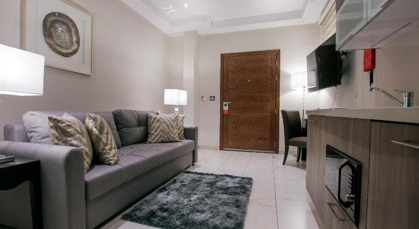 Oak Plaza Suites