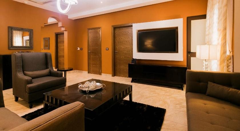 Oak Plaza Suites