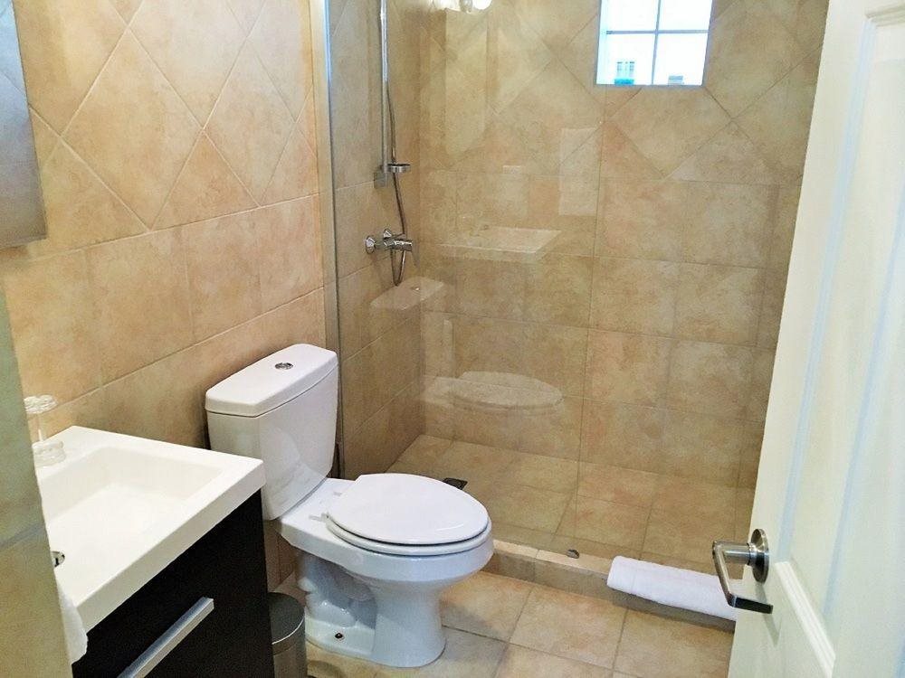 Gold Coast Luxurious And Stylish Condo