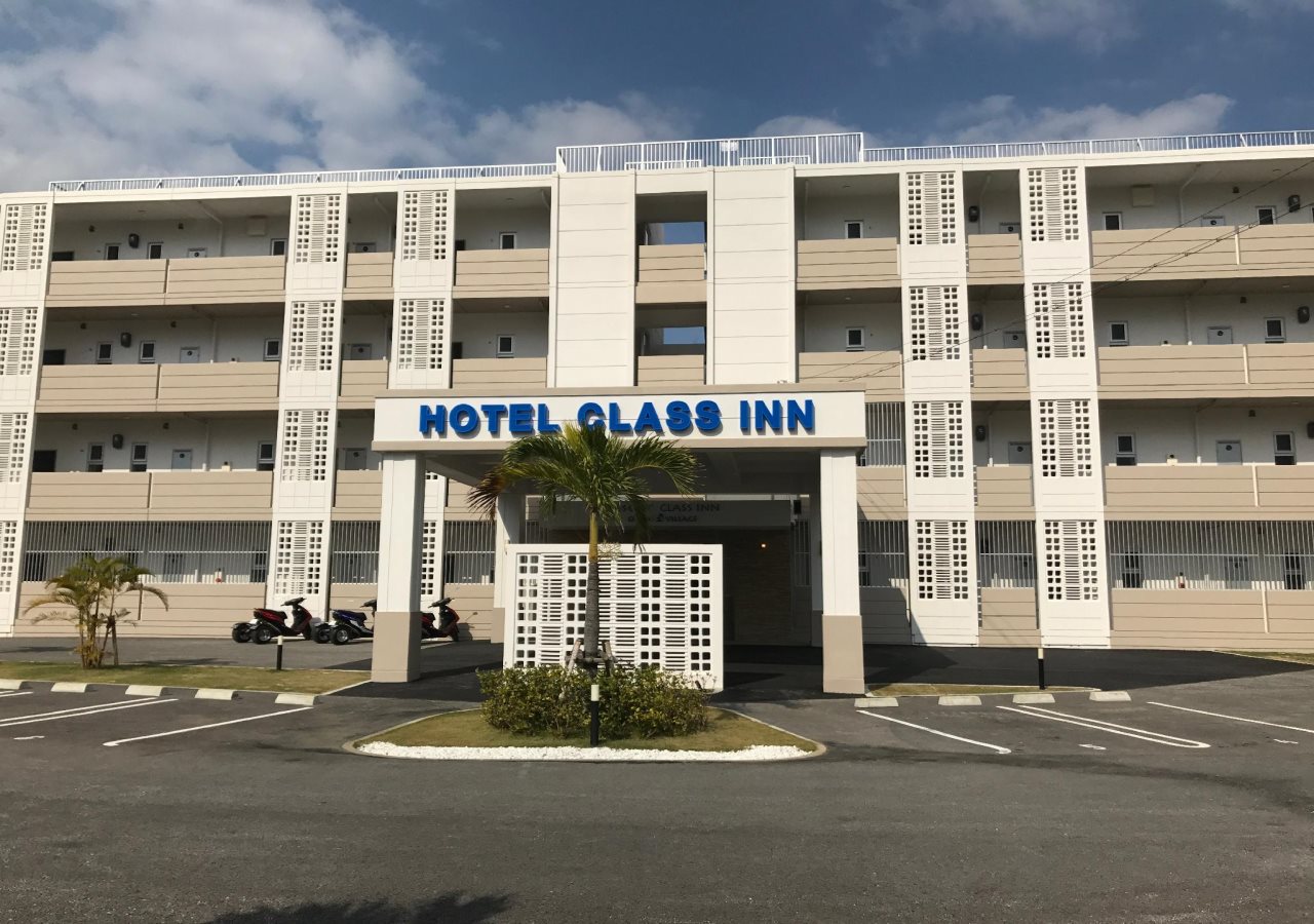 Resort Class Inn Onna