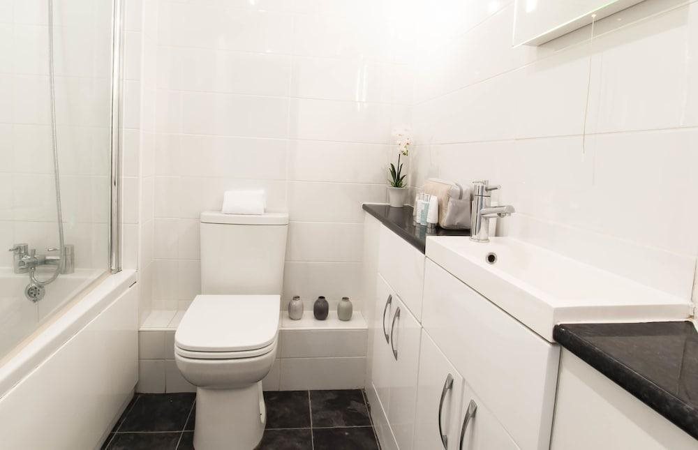Oaklands House Serviced Apartments
