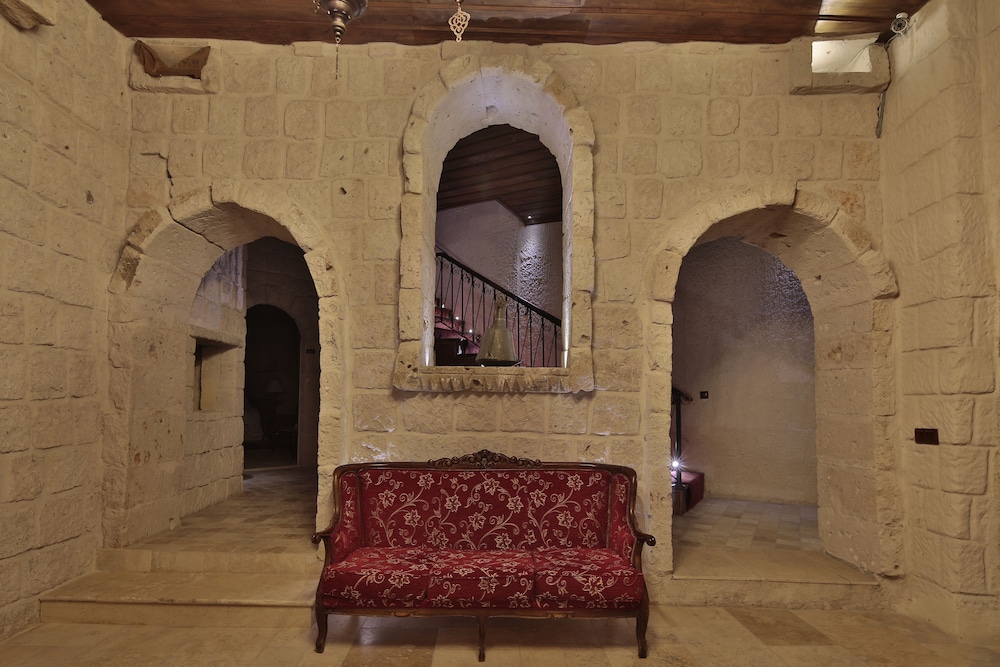 Romance Cave Suites
